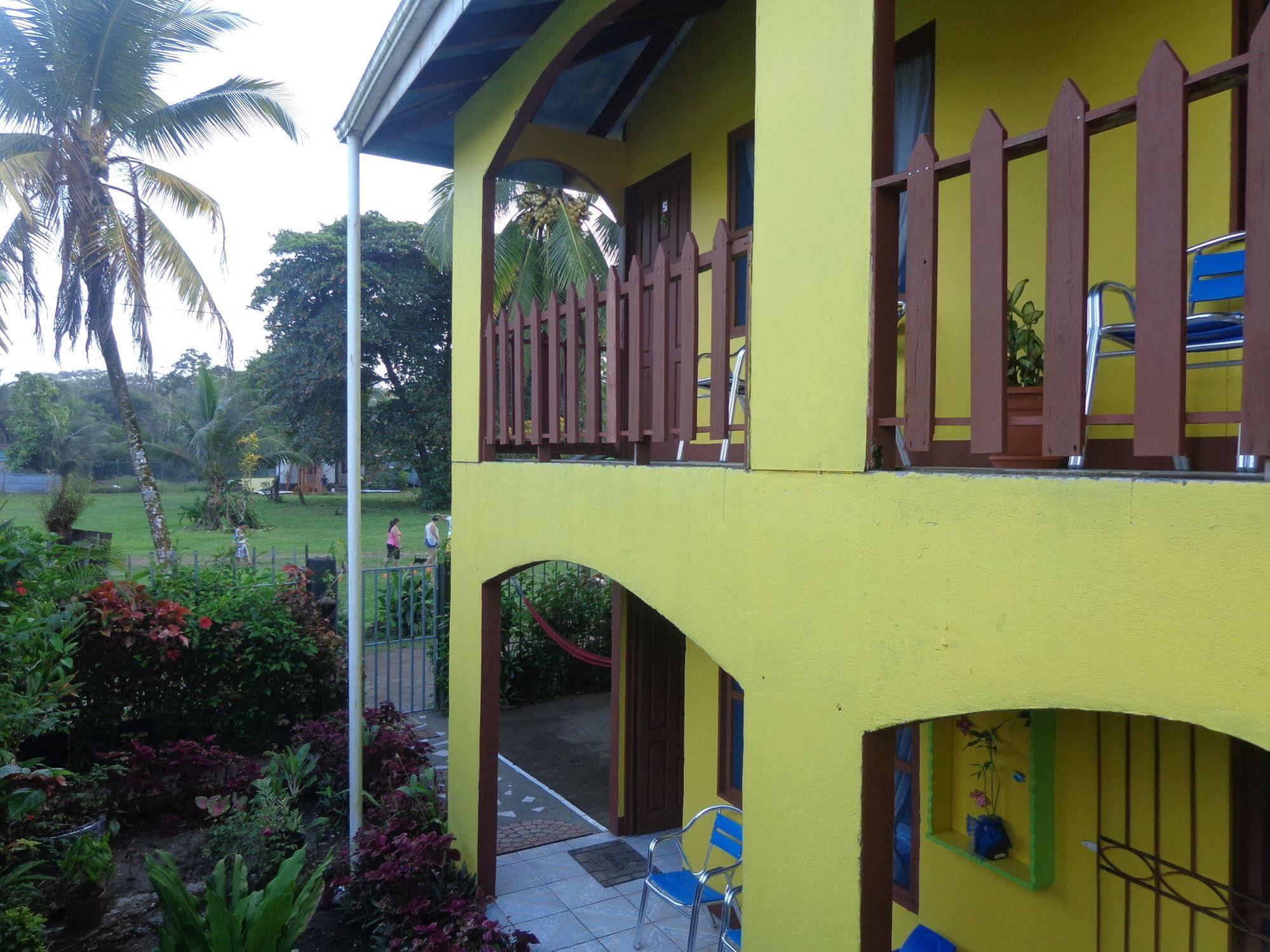 Cabinas Tortuguero Natural Albergue Exterior foto